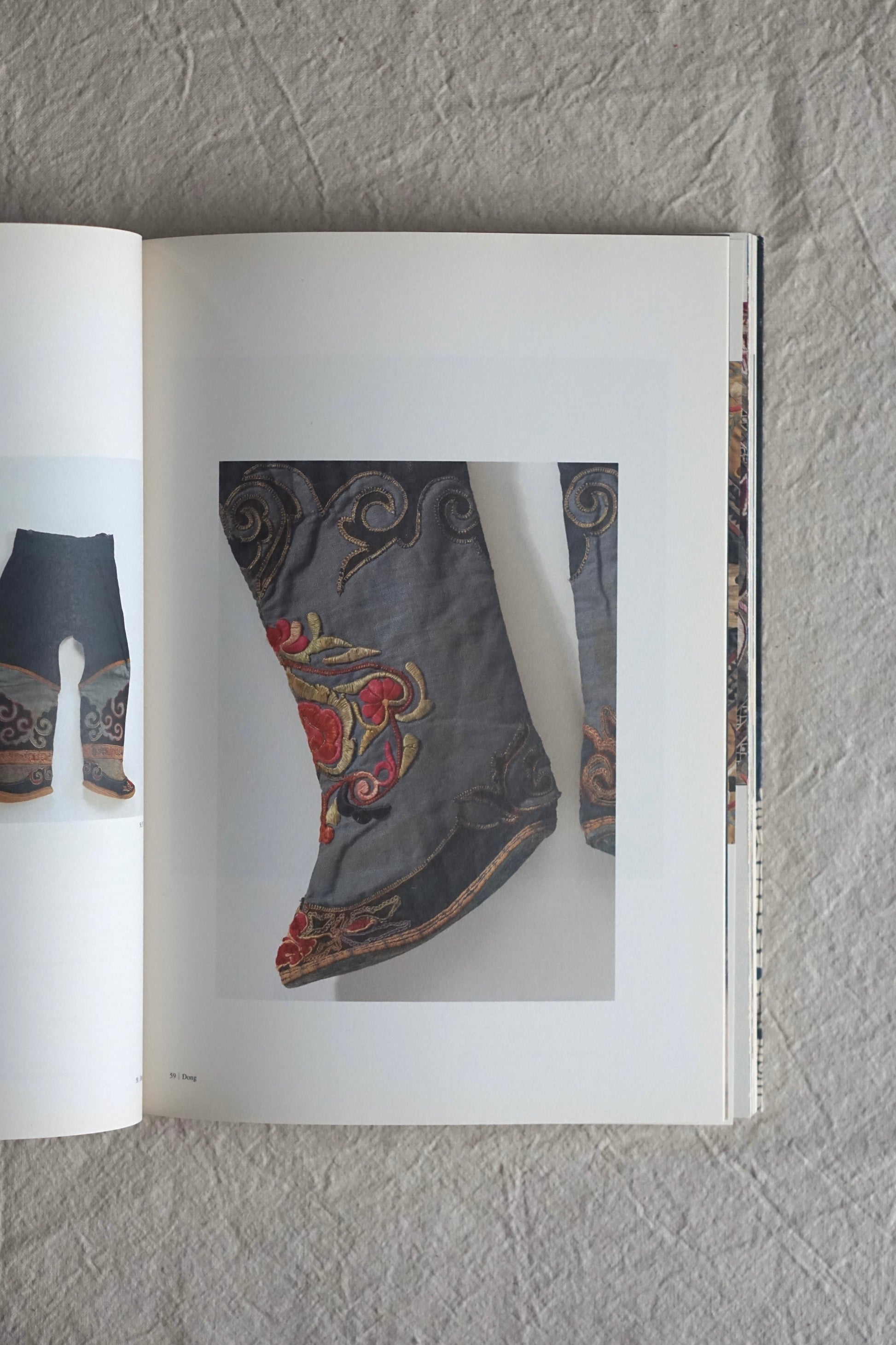 太陽と精靈の布 中国、東南アジア少数民族の染織 Cloth of the Sun and Spirit: Dyeing and weaving of ethnic minorities in China and Southeast Asia kokiriyama