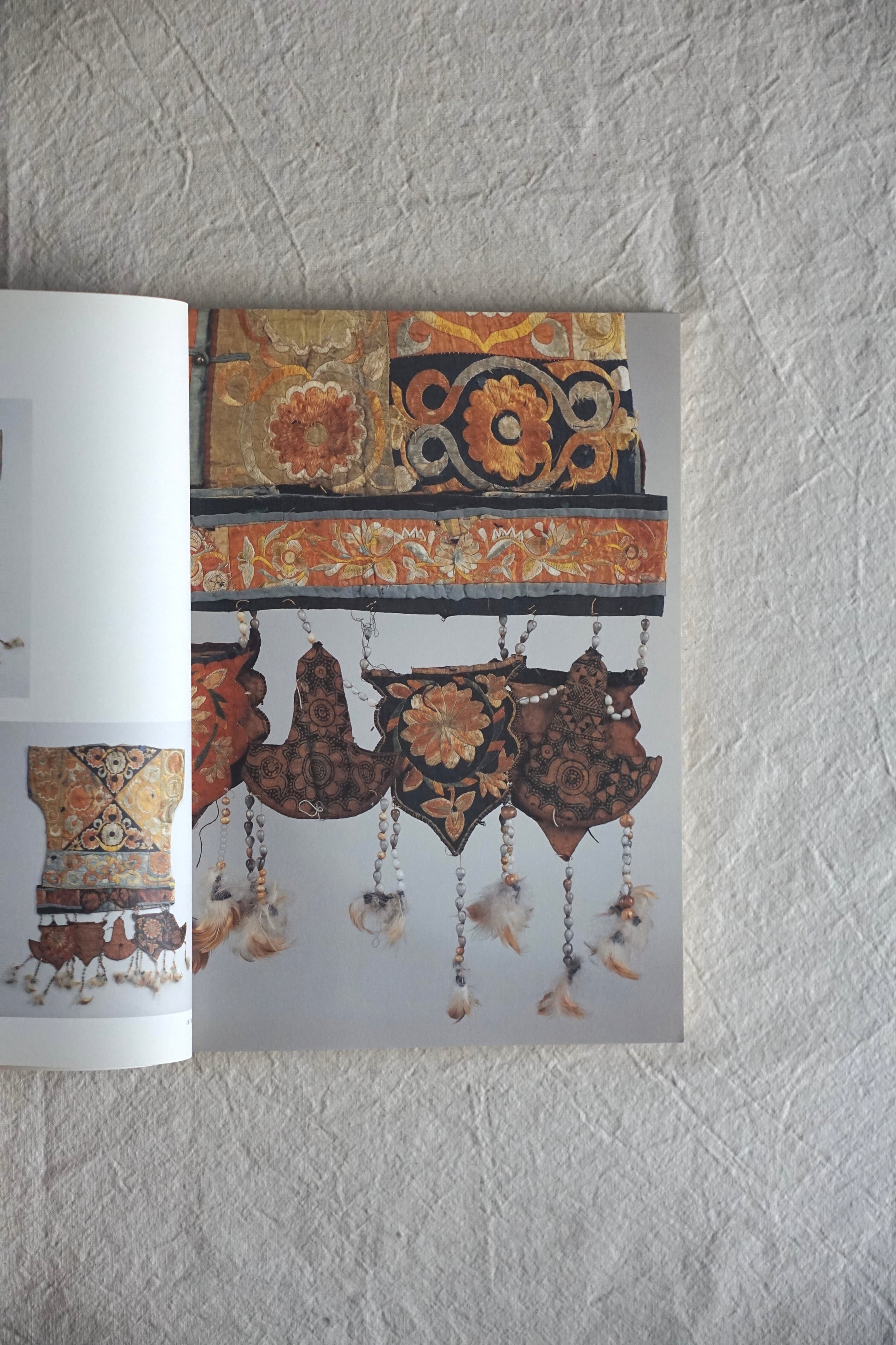 太陽と精靈の布 中国、東南アジア少数民族の染織 Cloth of the Sun and Spirit: Dyeing and weaving of ethnic minorities in China and Southeast Asia kokiriyama