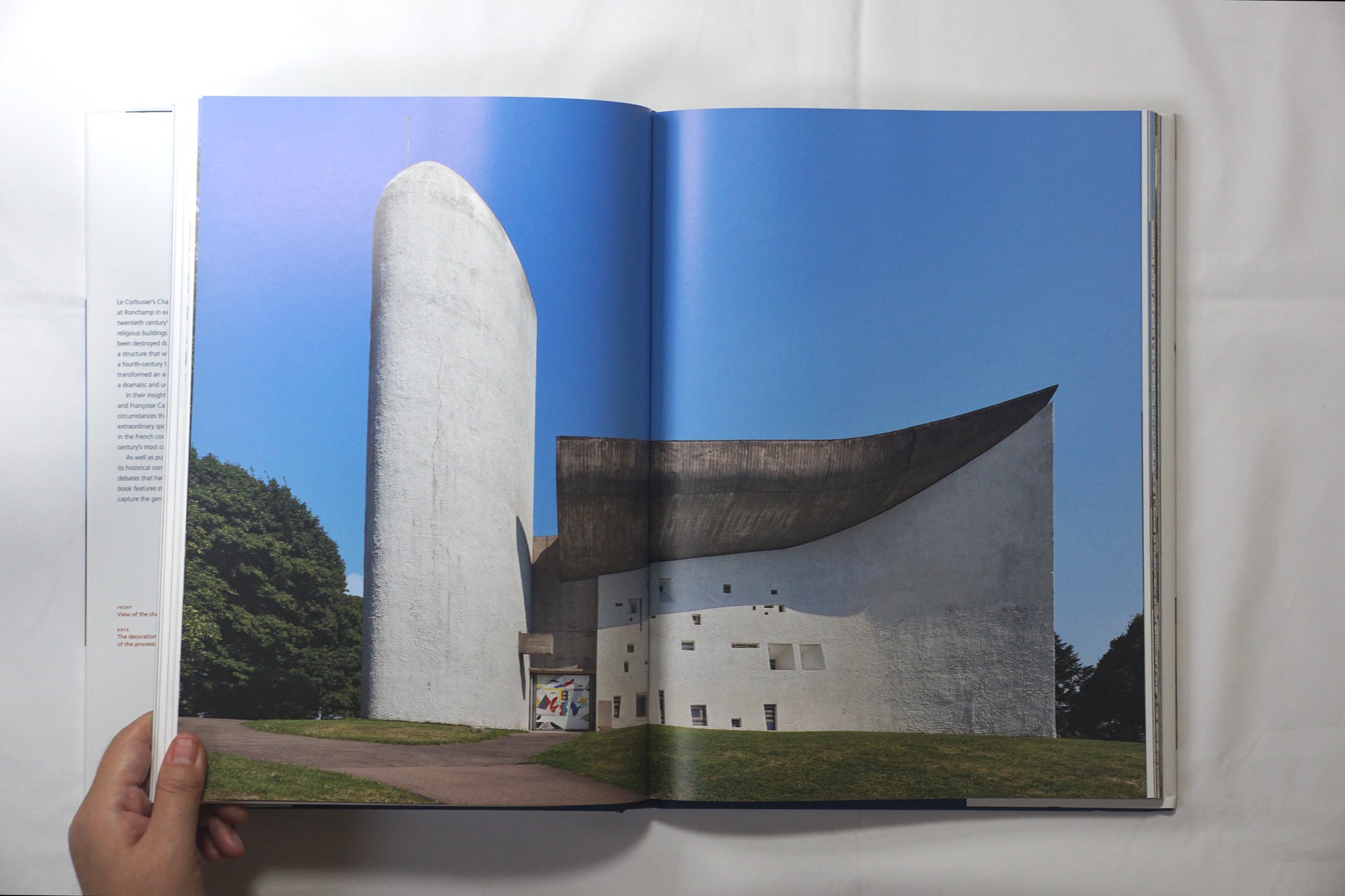 Le Corbusier: The Chapel of Notre-Dame Du Haut at Ronchamp kokiriyama