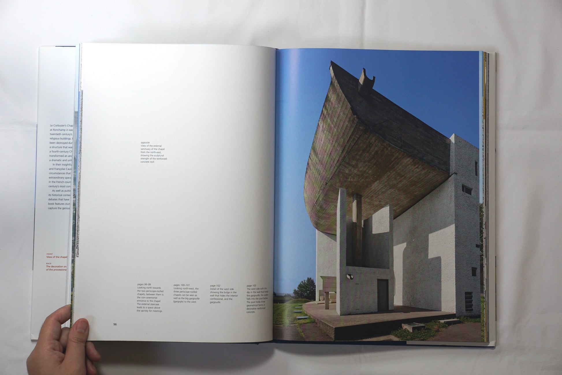 Le Corbusier: The Chapel of Notre-Dame Du Haut at Ronchamp kokiriyama