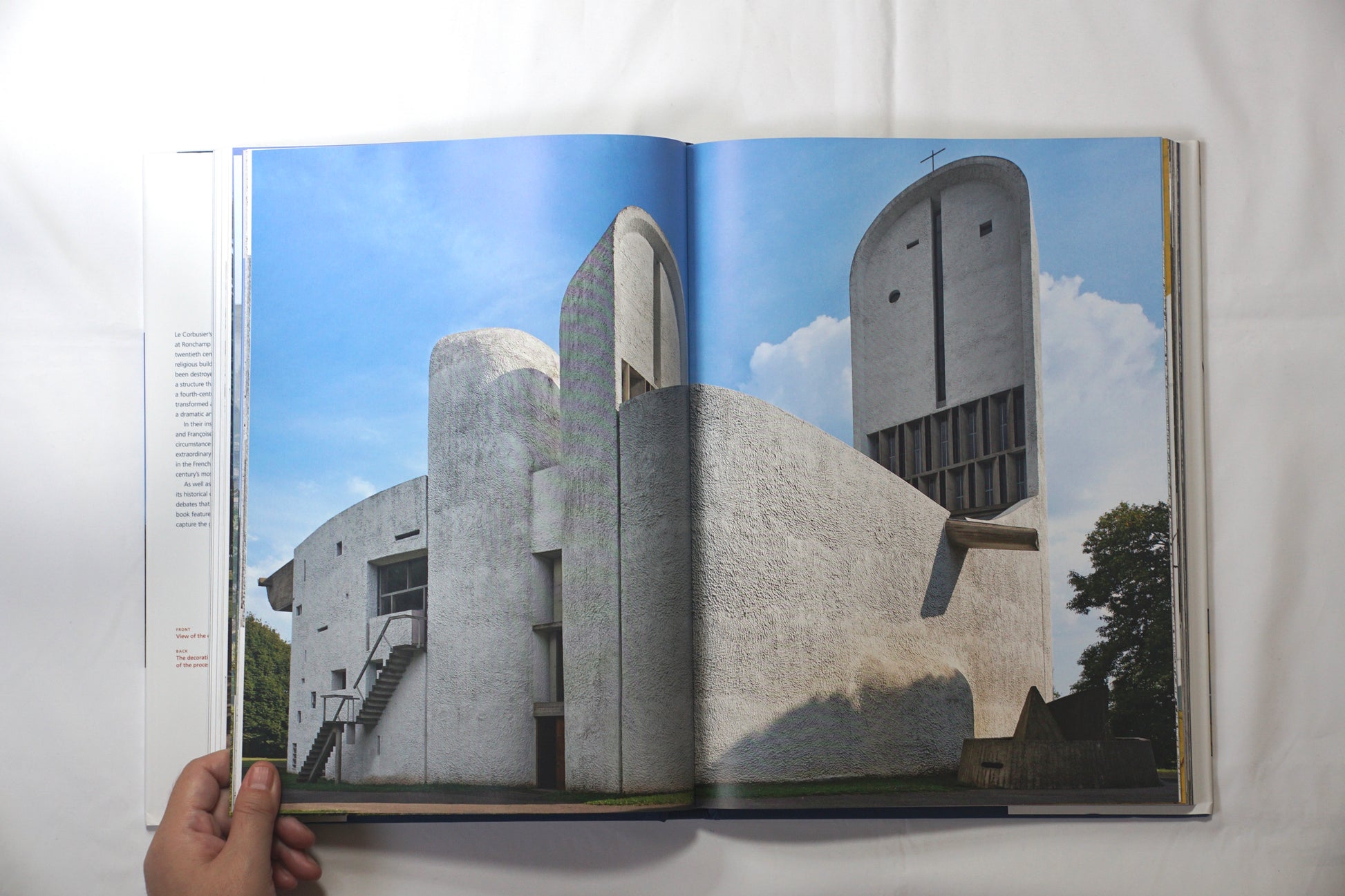 Le Corbusier: The Chapel of Notre-Dame Du Haut at Ronchamp kokiriyama