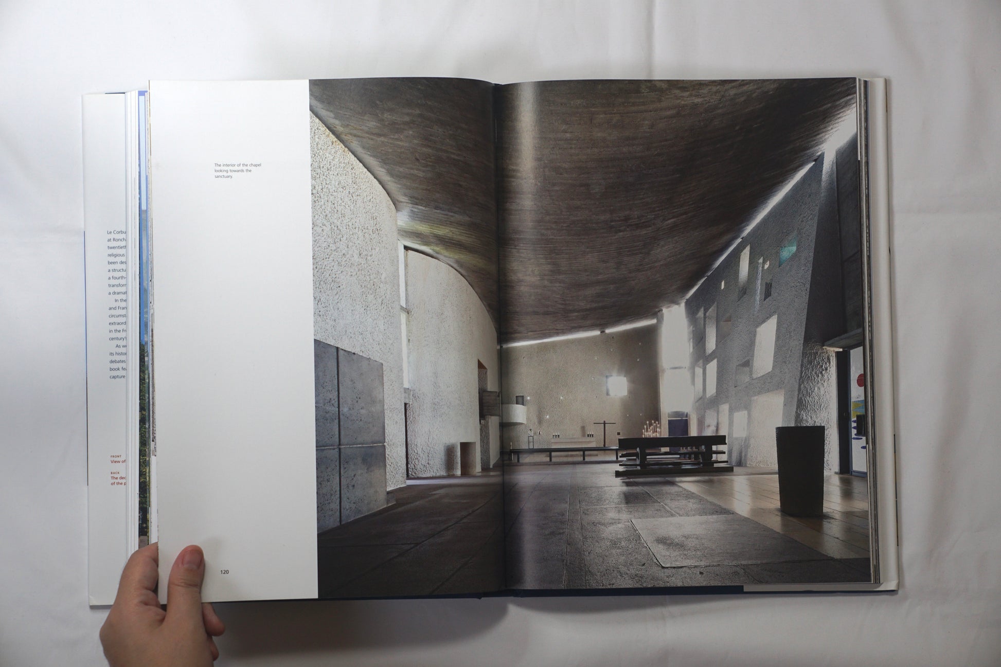 Le Corbusier: The Chapel of Notre-Dame Du Haut at Ronchamp kokiriyama