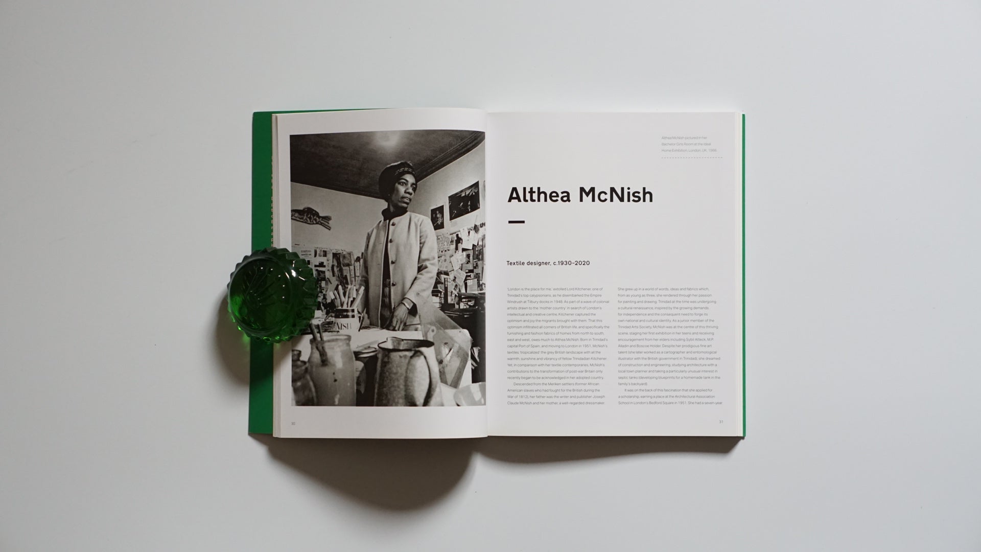Women Design: Pioneers from the Twentieth Century to Today kokiriyama