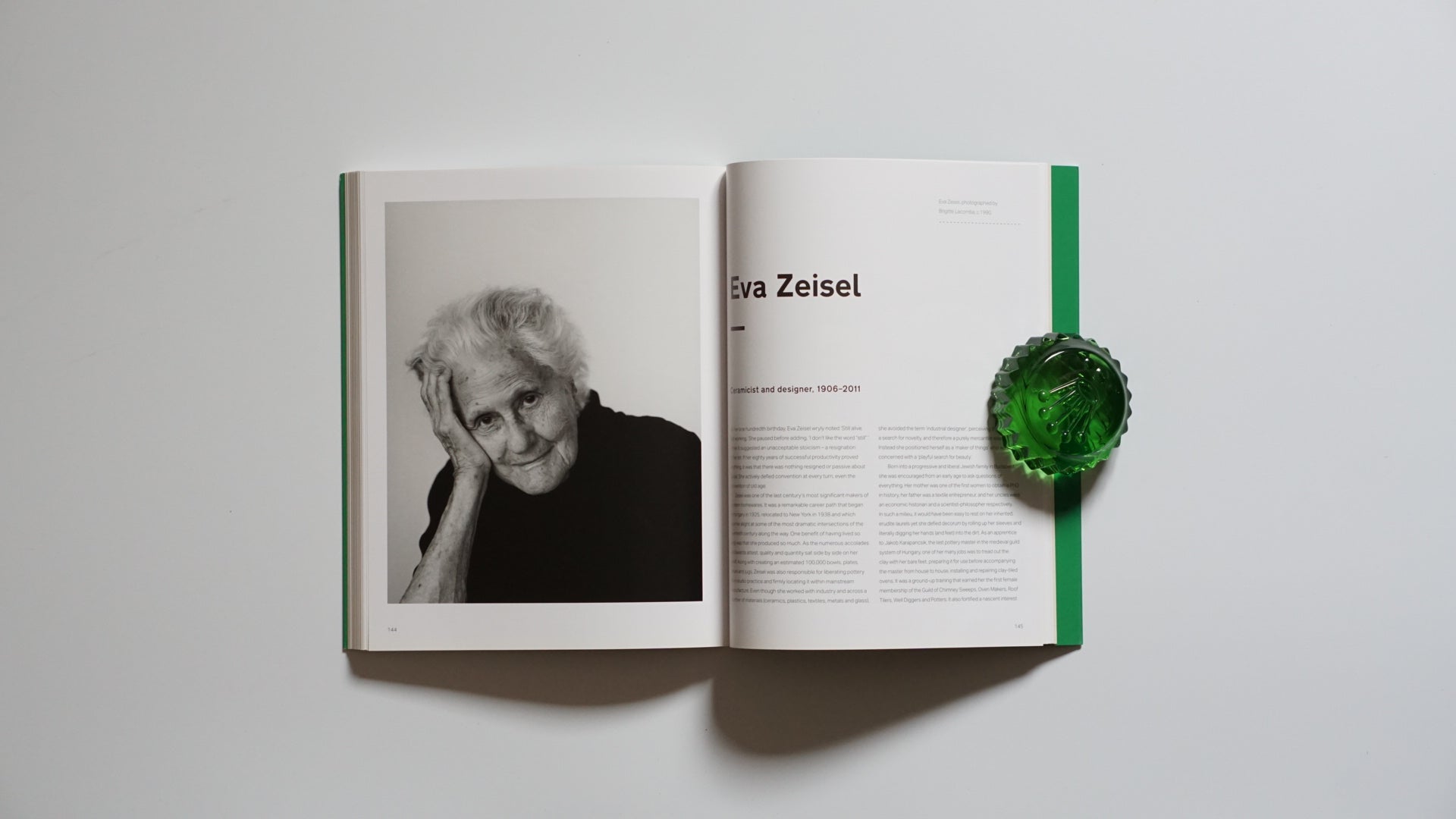 Women Design: Pioneers from the Twentieth Century to Today kokiriyama