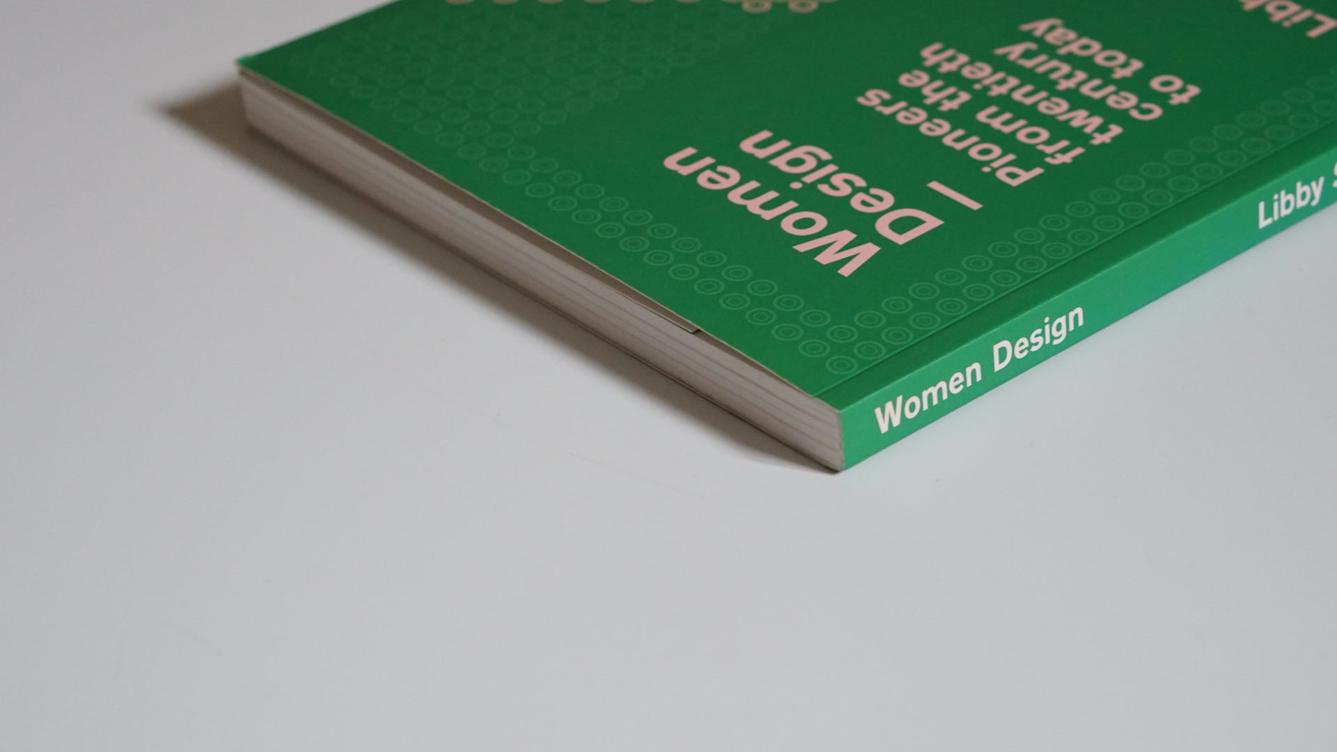 Women Design: Pioneers from the Twentieth Century to Today kokiriyama
