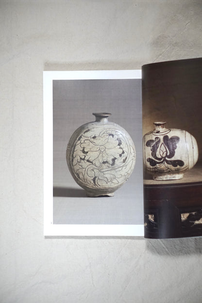 Catalog of Korean ceramics owned by the Japan Folk Crafts Museum