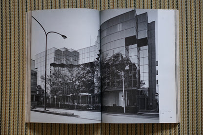 Shinkenchiku January 1979 &lt;Special feature: Kenzo Tange and Urban and Architectural Institute = Works from the late 1970s&gt;