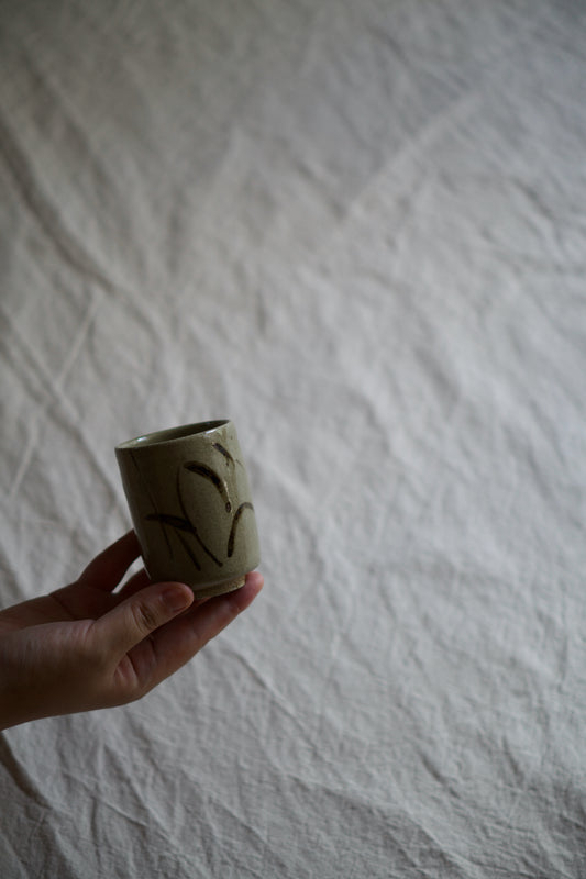 Reed patterned teacup